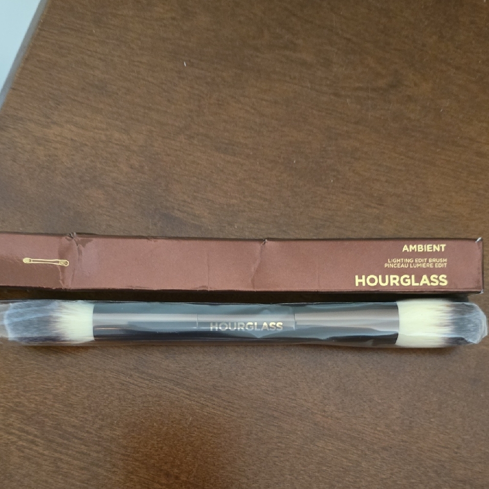 Hourglass Ambient Lighting Edit Double-Ended Makeup Brush